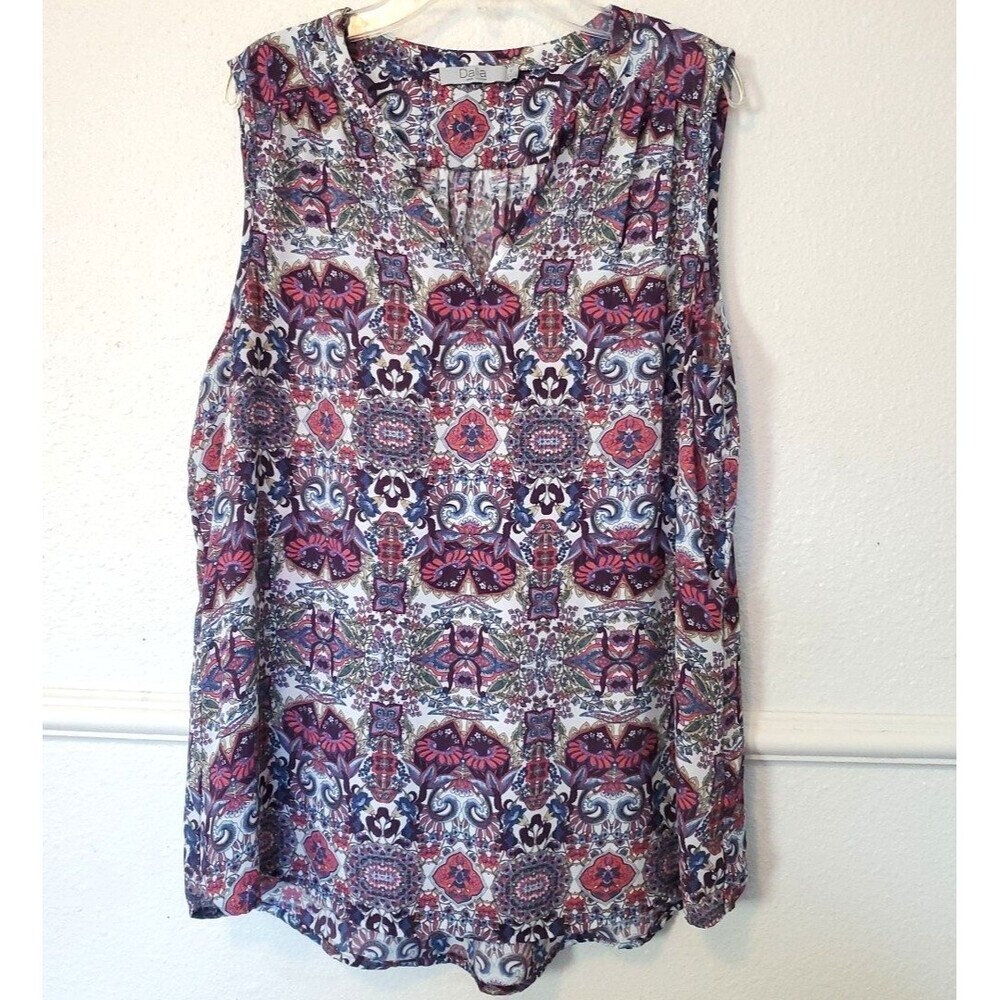 Dalia Sleeveless Blouse V neck Size L Paisley Like Design